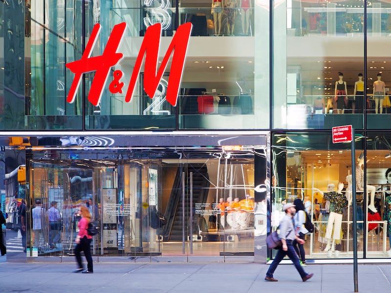 H&M, amendată de autoritățile germane. Compania și-ar fi spionat angajații