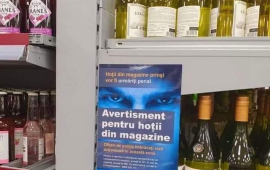 „Pentru hoţii din magazine”: Un cunoscut lanţ de hypermarketuri din Londra a pus un afiş în limba română