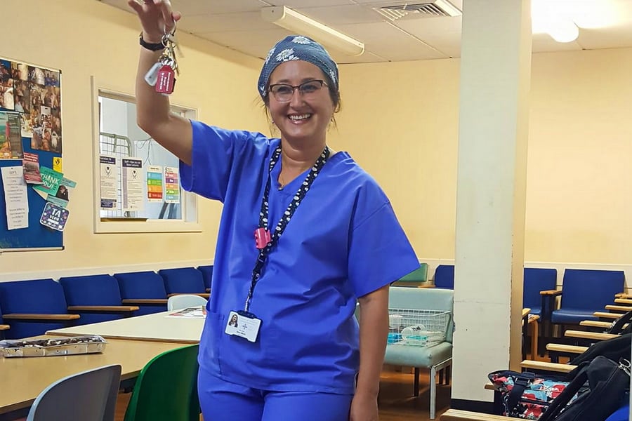 O bihoreancă a fost vaccinată anti-Covid în Marea Britanie. Vezi ce spune despre experienţă! (VIDEO)