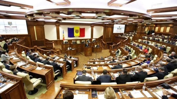 Deputat, despre votul nocturn al majorității loiale lui Dodon: Au împărțit milioane de lei pe criterii politice