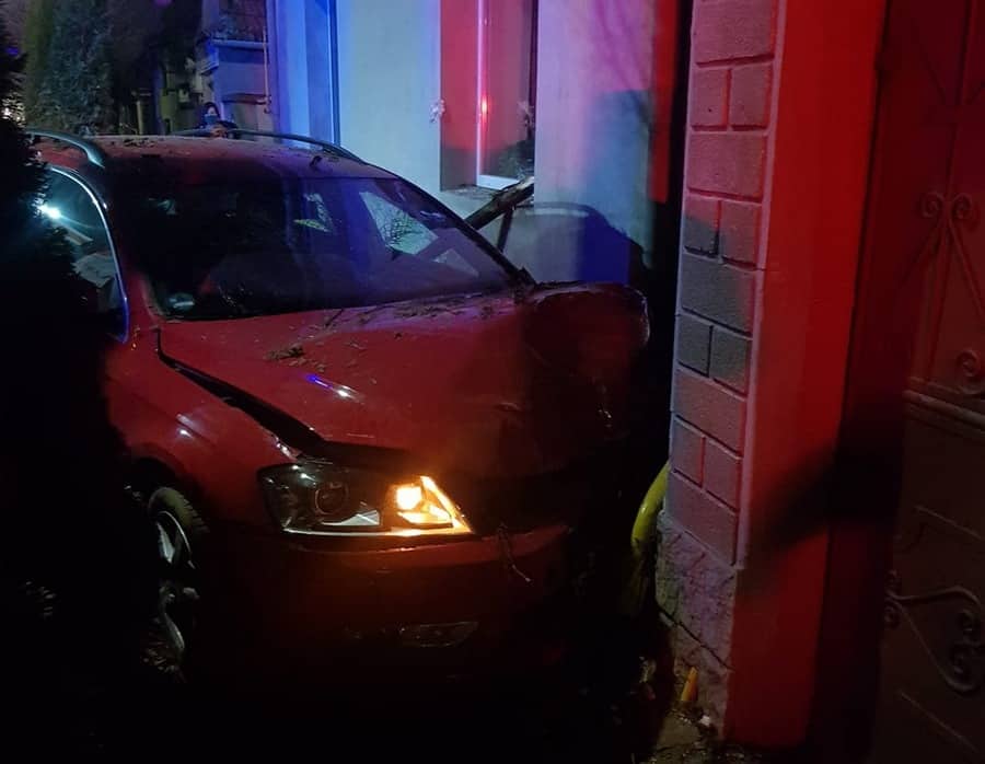 Accident în Biharia: O tânără este în stare gravă la Terapie Intensivă, cu gamba amputată, după ce a fost izbită de o maşină pe trotuar 