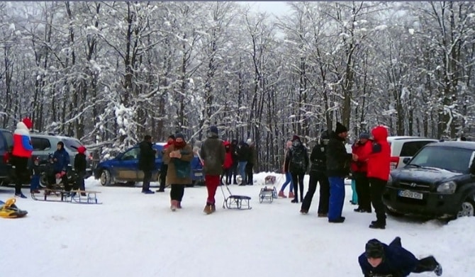 VIDEO: Iarna pe uliță, o tradiție reînviată în comuna Gârnic din Caraș Severin