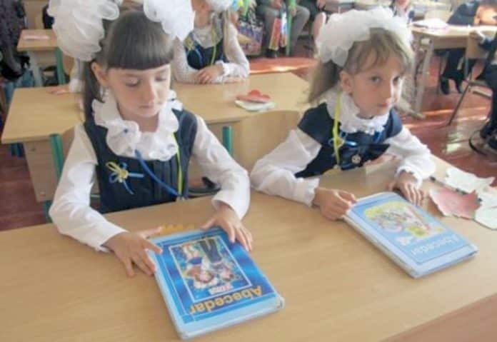 Guvernul USR-PNL se opune redeschiderii școlilor