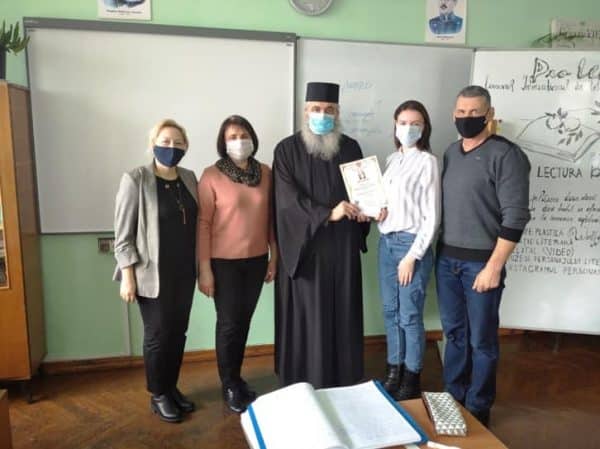 Episcopia de Bălți, prin Patriarhia Română, oferă burse pentru elevii din R. Moldova ~ InfoPrut