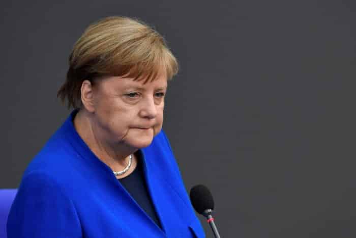 Merkel face un pas înapoi și renunţă la impunerea unor restricţii mai severe în timpul Paştelui