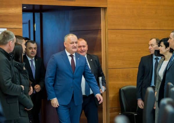 Dodon, despre premierul R. Moldova: Îi este cam dificil în funcție