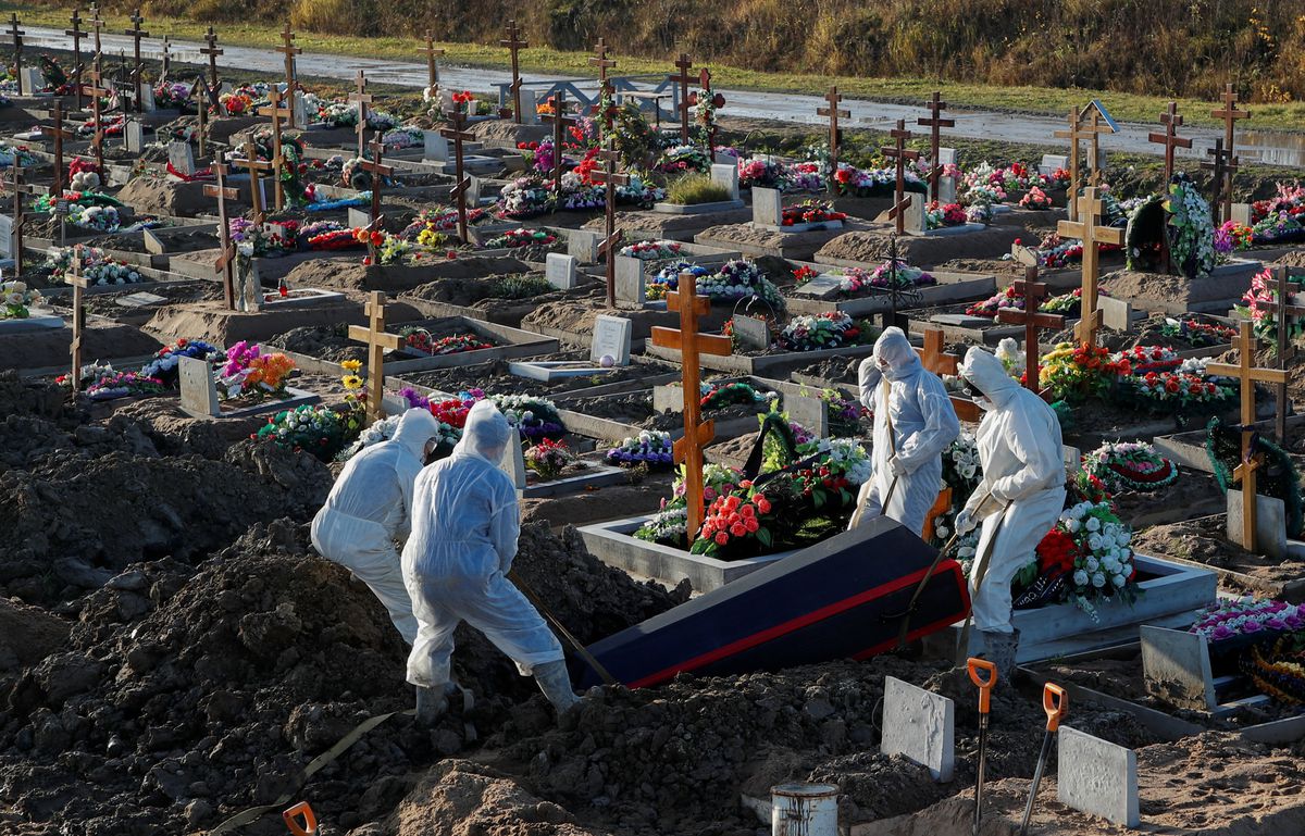 FOTO: Rusia a înregistrat un exces de peste 400.000 de decese din cauza COVID-19