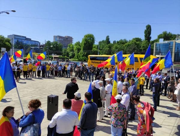 AUR va ajunge în toate localitățile din Republica Moldova. Start campaniei electorale cu autocarul „Votează AUR, alege România” ~ InfoPrut