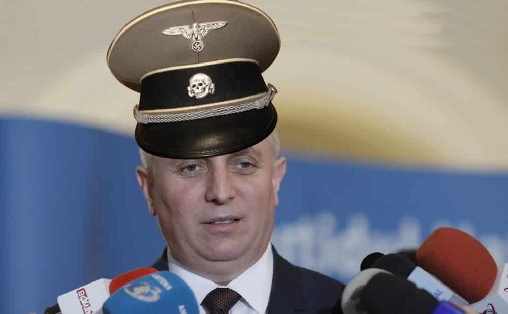 Bode i-a lecții de la naziști și paznicii din gulagurile sovietice: Aeroporturile, împânzite de câini special antrenați pentru detectarea covid 19