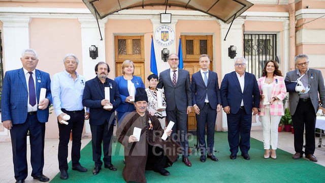 Personalități din R. Moldova, decorate cu medalia „Centenarul Marii Uniri” de președintele României ~ InfoPrut