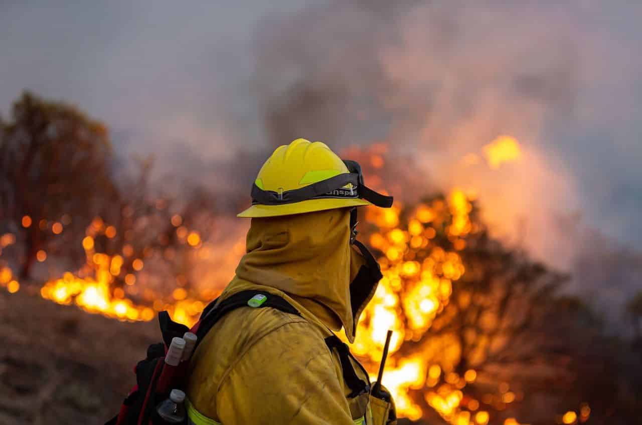 A dorit să-și fiarbă apa dar a provocat un incendiu mare în California. Incendiul nu a fost lichidat nici acum – 60m.ro