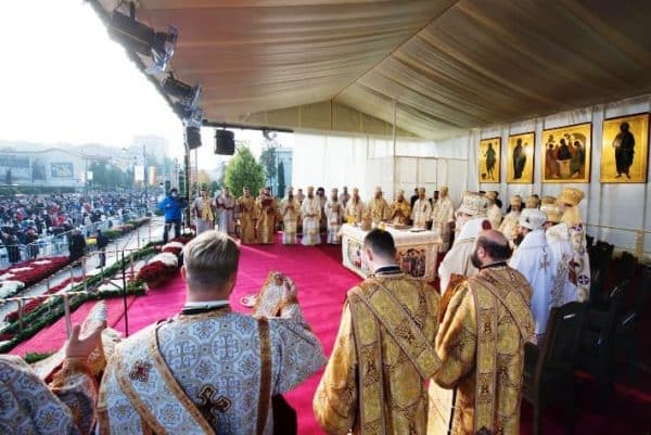 Crucea Moldavă pentru patru familii care reprezintă „Româniile” din afara României ~ InfoPrut