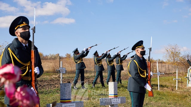 Un cimitir al eroilor români, reinaugurat într-o localitate din Republica Moldova