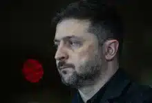 Atac rusesc la Zaporojie: 17 morți, trei copii, o femeie găsită vie în dărâmături