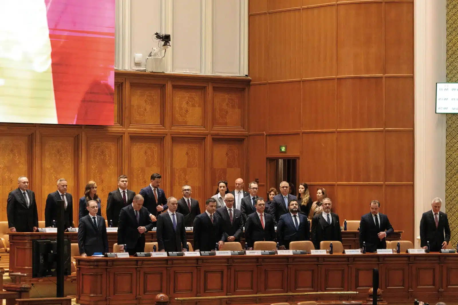 Învestit cu 280 de voturi, guvernul Niculescu rămâne minoritar, cu 128 de parlamentari PSD