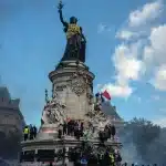 Poliția din Paris impune restricții de circulație după violențele din weekend