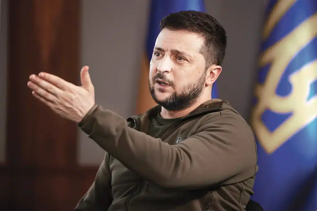 Rafinăriile rusești, iar în vizor: Zelenski acuză tăierea deliberată a avertismentelor americane și Starlink