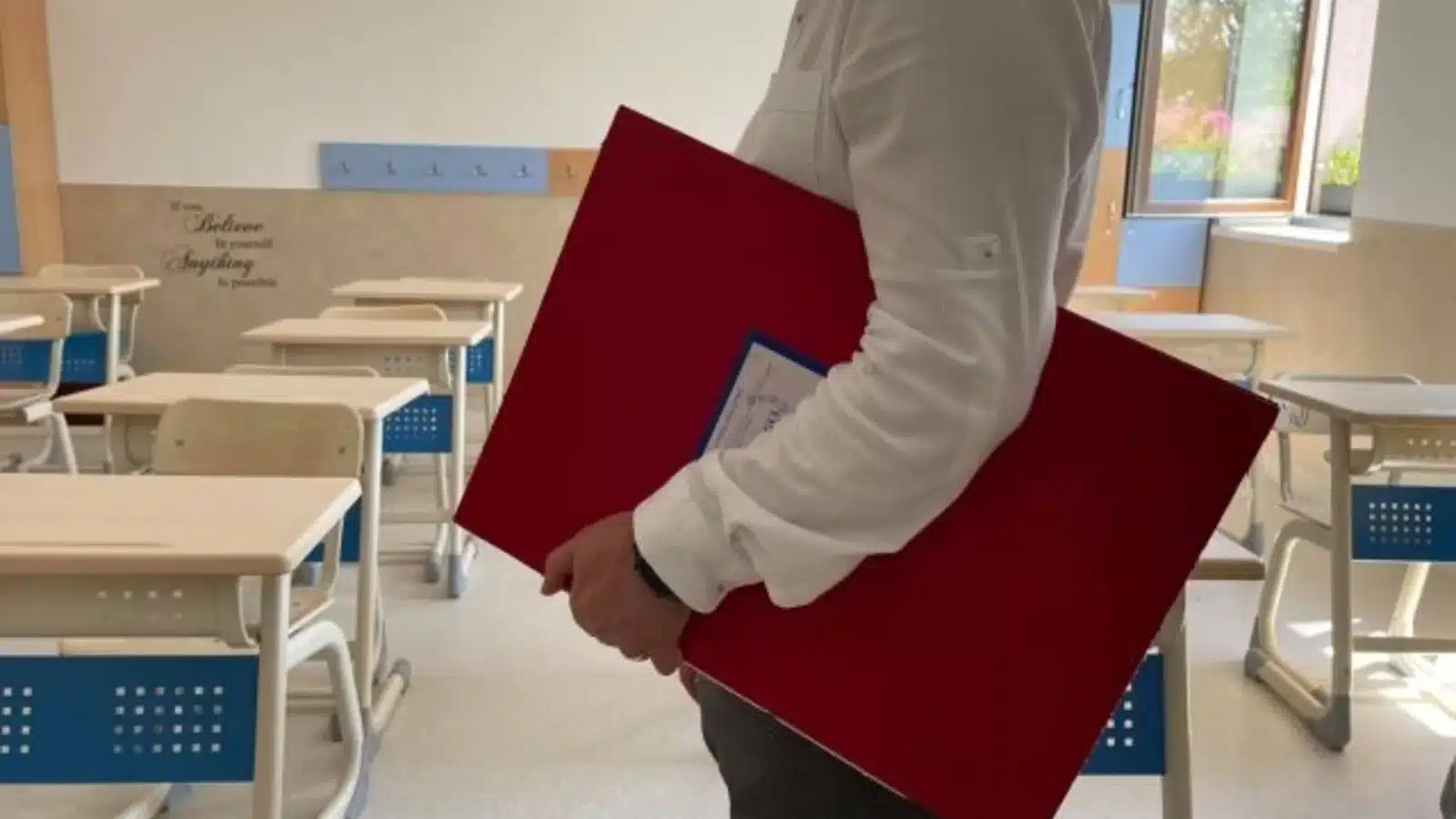 România, în grupul celor șapte țări europene unde profesorii câștigă sub 25.000 de euro