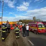 Un microbuz cu 16 oameni s-a izbit de o autobasculantă: trafic restricționat spre Chitila