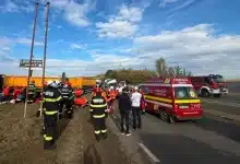 Un microbuz cu 16 oameni s-a izbit de o autobasculantă: trafic restricționat spre Chitila