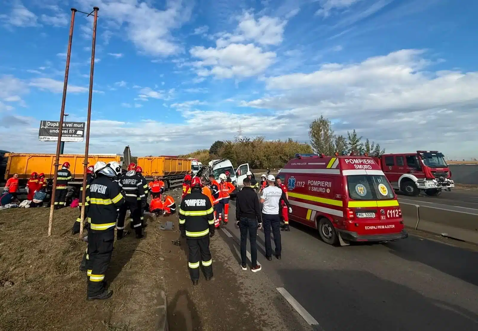 Un microbuz cu 16 oameni s-a izbit de o autobasculantă: trafic restricționat spre Chitila