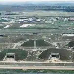 Vehicul abandonat și o gaură în gard: doi letoni, prinși în baza RAF Molesworth